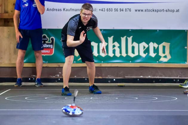 Final-Four-Turnier der vier besten Teams der Sommer-Bundesliga im Stocksport Passau (Bayern Deutschland) Stocksport Herren, 1. Bundesliga Süd Final Four, Sommer 2021 am 21.08.2021 in der Stockhalle Neustift, Bild zeigt: Michael Lindner (TSV Peiting) Passau Stockhalle Neustift Bayern Deutschland