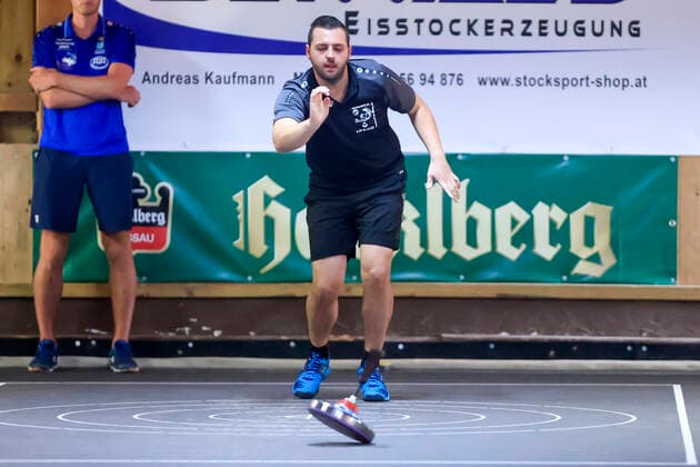 Final-Four-Turnier der vier besten Teams der Sommer-Bundesliga im Stocksport Passau (Bayern Deutschland) Stocksport Herren, 1. Bundesliga Süd Final Four, Sommer 2021 am 21.08.2021 in der Stockhalle Neustift, Bild zeigt: Matthias Adler (TSV Peiting) Passau Stockhalle Neustift Bayern Deutschland