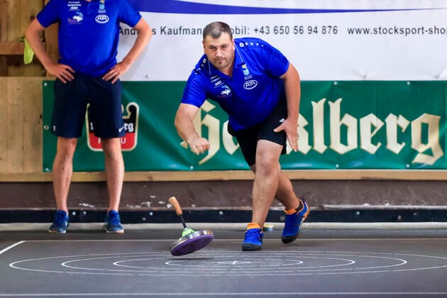 Final-Four-Turnier der vier besten Teams der Sommer-Bundesliga im Stocksport Passau (Bayern Deutschland) Stocksport Herren, 1. Bundesliga Süd Final Four, Sommer 2021 am 21.08.2021 in der Stockhalle Neustift, Bild zeigt: Andreas Lampert (TSV Hartpenning) Passau Stockhalle Neustift Bayern Deutschland