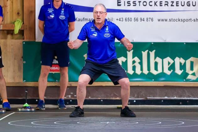 Final-Four-Turnier der vier besten Teams der Sommer-Bundesliga im Stocksport Passau (Bayern Deutschland) Stocksport Herren, 1. Bundesliga Süd Final Four, Sommer 2021 am 21.08.2021 in der Stockhalle Neustift, Bild zeigt: August Maurer (TSV Hartpenning) Passau Stockhalle Neustift Bayern Deutschland