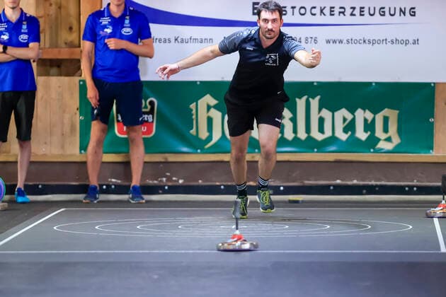 Final-Four-Turnier der vier besten Teams der Sommer-Bundesliga im Stocksport Passau (Bayern Deutschland) Stocksport Herren, 1. Bundesliga Süd Final Four, Sommer 2021 am 21.08.2021 in der Stockhalle Neustift, Bild zeigt: Thomas Baumgartner (TSV Peiting) Passau Stockhalle Neustift Bayern Deutschland