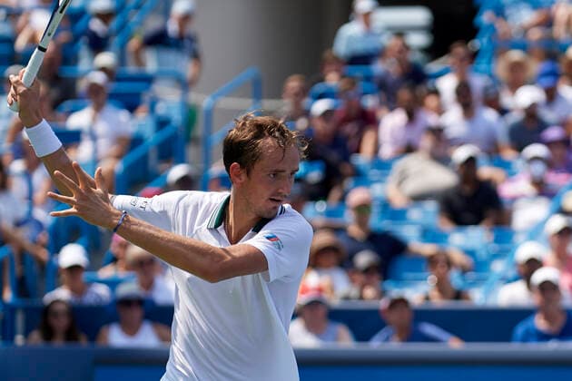 CINCINNATI, OH - AUGUST 21: Daniil Medvedev of Russia lines up his forehand during the semifinal match on day 7 of the Western & Southern Open at the Lindner Family Tennis Center in Mason, Ohio on August 21, 2021. (Photo by Shelley Lipton Icon Sportswire) TENNIS: AUG 21 Western & Southern Open Icon210821583