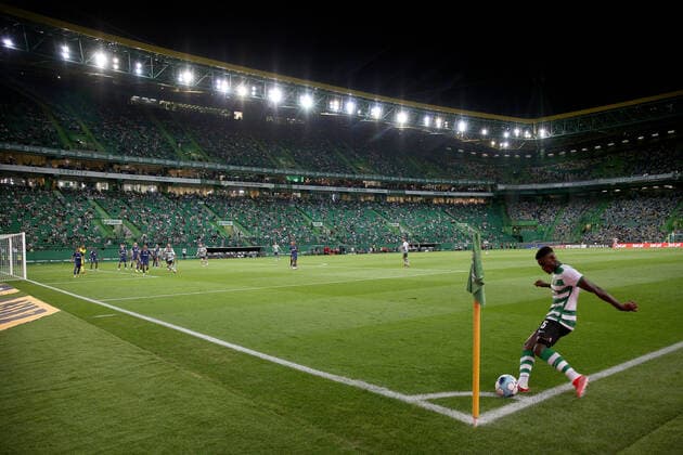 Sporting CP v Belenenses SAD - Liga Portugal Bwin Nuno Mendes of Sporting CP shoots a corner kick during the Portuguese League football match between Sporting CP and Belenenses SAD at Jose Alvalade stadium in Lisbon, Portugal on August 21, 2021. Lisbon Portugal fiuza-sporting210821_npB7u  Copyright: xPedroxFiuzax