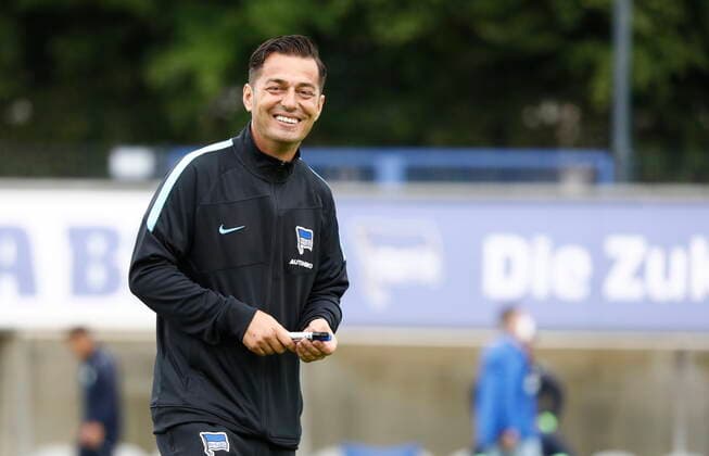 Berlin, Stadion auf dem Wurfplatz Amateurstadion, Regionalliga Nord Ost Herren, Hertha BSC II - CHEMNITZ 1:0, Foto: Ante Covic, Cheftrainer ( Hertha U23 )