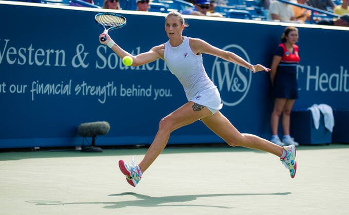 August 21, 2021, CINCINNATI, UNITED STATES: Karolina Pliskova of the Czech Republic in action during the semi-final at the 2021 Western & Southern Open WTA, Tennis Damen 1000 tennis tournament against Jil Teichmann of Switzerland CINCINNATI UNITED STATES - ZUMAa181 20210821_zaa_a181_193 Copyright: xRobxPrangex