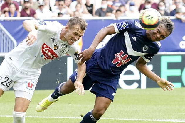 11 SEKOU MARA (FCGB) - 24 ROMAIN THOMAS (SCO) FOOTBALL : Bordeaux vs Angers - Ligue 1 Uber Eats - 22 08 2021 FEP Panoramic 