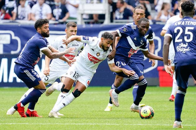 13 SOFIANE BOUFAL (SCO) - 20 ISSOUF SISSOKHO (FCGB) - 05 OTAVIO (FCGB) FOOTBALL : Bordeaux vs Angers - Ligue 1 Uber Eats - 22 08 2021 FEP Panoramic 