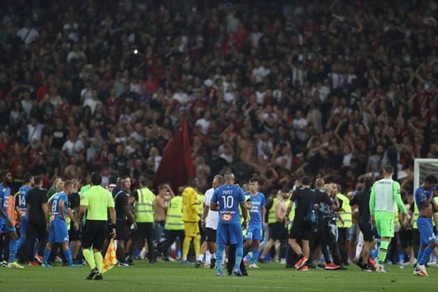 Nice, France, 22nd August 2021. Fans spill onto the pitch to interrupt the game after the Dimitri Payet of Olympique De Marseille threw an object back into the crown that was intially thrown in his direction during the Lique 1 match at Allianz Riviera Stadium, Nice. Picture credit should read: Jonathan Moscrop Sportimage EDITORIAL USE ONLY. No use with unauthorised audio, video, data, fixture lists, club league logos or live services. Online in-match use limited to 120 images, no video emulation. No use in betting, games or single club league player publications. SPI-1148-0016