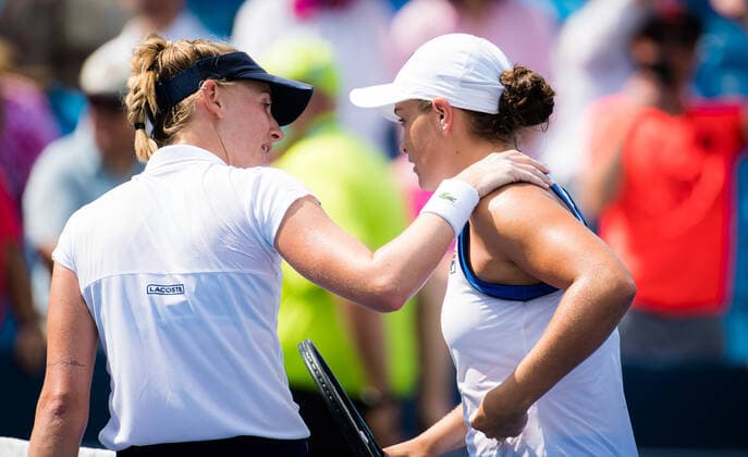August 22, 2021, CINCINNATI, UNITED STATES: Jil Teichmann of Switzerland & Ashleigh Barty of Australia a the net after the final of the 2021 Western & Southern Open WTA, Tennis Damen 1000 tennis tournament CINCINNATI UNITED STATES - ZUMAa181 20210822_zaa_a181_075 Copyright: xRobxPrangex