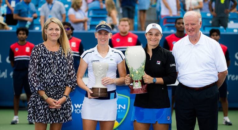 August 22, 2021, CINCINNATI, UNITED STATES: Jil Teichmann of Switzerland & Ashleigh Barty of Australia with their trophies after the final of the 2021 Western & Southern Open WTA, Tennis Damen 1000 tennis tournament CINCINNATI UNITED STATES - ZUMAa181 20210822_zaa_a181_082 Copyright: xRobxPrangex