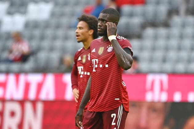 Dayot UPAMECANO (Bayern Muenchen),Gestik,skeptisch, hi:Leroy SANE (Bayern Muenchen). Fussball 1. Bundesliga Saison 2021 2022, 2.Spieltag, Spieltag02 FC Bayern Muenchen-1.FC Koeln 3-2 am 22.08.2021,A L L I A N Z A R E N A Muenchen.