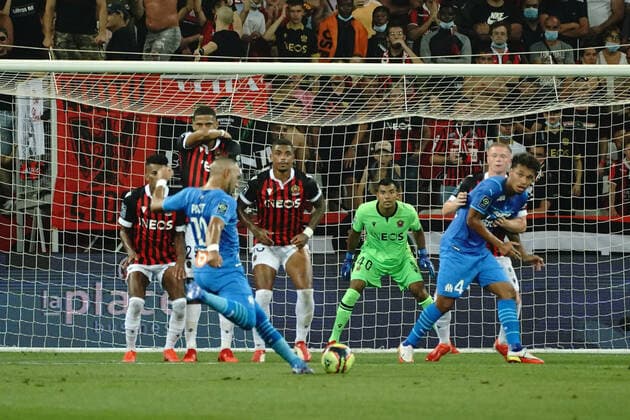 Dimitri Payet (Olympique de Marseille) - Walter Benitez (OGC Nice) FOOTBALL : OGC Nice vs Olympique de Marseille - Ligue 1 Uber Eats - Nice - 22 08 2021 NorbertScanella PanoramiC 