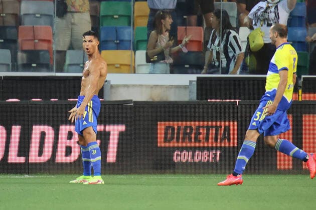 Bilder des Jahres 2021, Sport 08. August Sport Themen der Woche KW33 Sport Bilder des Tages (210823) -- UDINE, Aug. 23, 2021 -- FC Juventus Cristiano Ronaldo (L) celebrates his goal before it is disallowed during a Serie A football match between Udinese and FC Juventus in Udine, Italy, Aug 22, 2021 (SP)ITALY-UDINE-FOOTBALL-SERIE A-JUVENTUS VS UDINESE JinxMamengni 