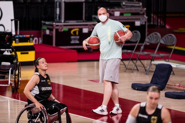 Tokyo 2020 Paralympic Games (Rollstuhlbasketball), Pressetraining Damen Deutschland, 23.08.2021 TOKYO, JAPAN 23. August 2021 - Rollstuhlbasketball, Pressetraining der deutschen Damen im Vorfeld der Tokyo 2020 Paralympic Games am 26.08.2021 in der Ariake Arena in Tokyo Japan. Dennis Nohl (Head Coach Deutschland) Copyright: xBEAUTIFULxSPORTS Wunderlx