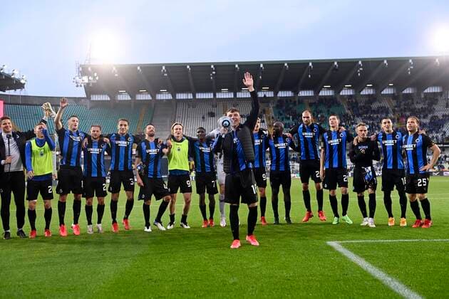 BRUGGE, BELGIUM - AUGUST 22 : The players of Club Brugge and Tibo Persyn player of Club Brugge celebrating the victory towards the supporters after the Jupiler Pro League match between Club Brugge and Beerschot VA at the Jan Breydel stadium on August 22, 2021 in Brugge, Belgium, 22 08 2021 FOOTBALL : Club Bruges Vs Beerschot VA - Jupiler Pro League - 22 08 2021 Photonews Panoramic  775668170