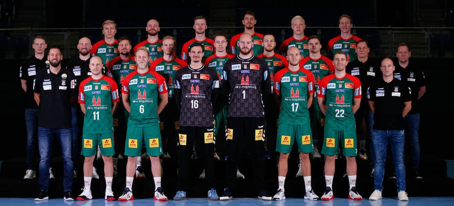 Sport Bilder des Tages 23.08.2021, xgox, Handball LIQUI MOLY HBL, SC Magdeburg Fototermin emspor, v.l. Mannschaftsfoto, Teamfoto. Gruppenfoto, Mannschaft des SC Magdeburg der Saison 2021 22 im Heimtrikot des Ausruesters Hummel Magdeburg