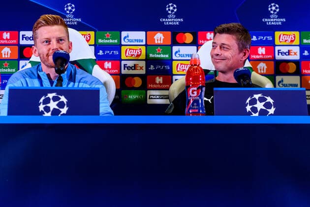 210823 Anders Christiansen and Jon Dahl Tomasson, head coach during a press conference, PK, Pressekonferenz with Malmö FF ahead of the UEFA Champions League playoff match against Ludogorets on August 23, 2021 in Razgrad. Photo: Ludvig Thunman BILDBYRAN kod LT LT0191 fotboll football soccer fotball champions league träning presskonferens training practice press conference malmö ff bbeng Copyright: LUDVIGxTHUNMAN BB210823LT078