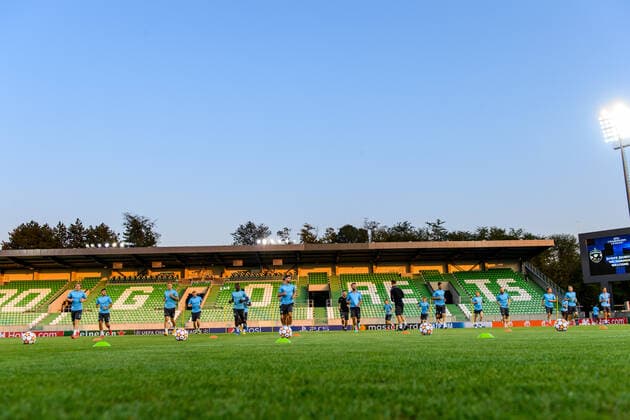 210823 Players warm up during a practice with Malmö FF ahead of the UEFA Champions League playoff match against Ludogorets on August 23, 2021 in Razgrad. Photo: Ludvig Thunman BILDBYRAN kod LT LT0191 fotboll football soccer fotball champions league träning presskonferens training practice press conference, PK, Pressekonferenz malmö ff bbeng arena interiör general view Copyright: LUDVIGxTHUNMAN BB210823LT119