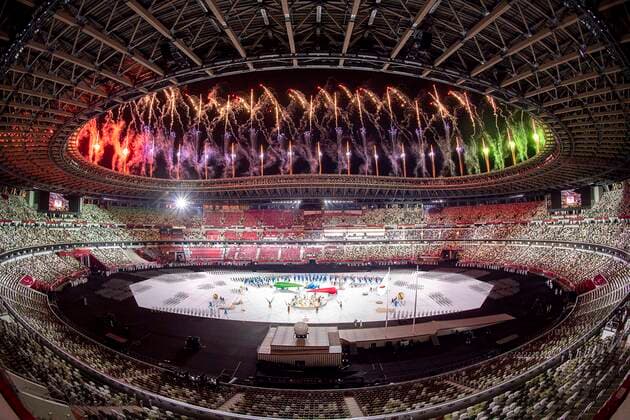 Bilder des Jahres 2021, Sport 08. August Sport Themen der Woche KW34 Sport Bilder des Tages (210824) -- TOKYO, Aug. 24, 2021 -- Fireworks explode over Olympic Stadium during the opening ceremony of Tokyo 2020 Paralympic Games in Tokyo, Japan, Aug. 24, 2021. ) (TOKYO2020)JAPAN-TOKYO-PARALYMPICS-OPENING CEREMONY XiongxQi 