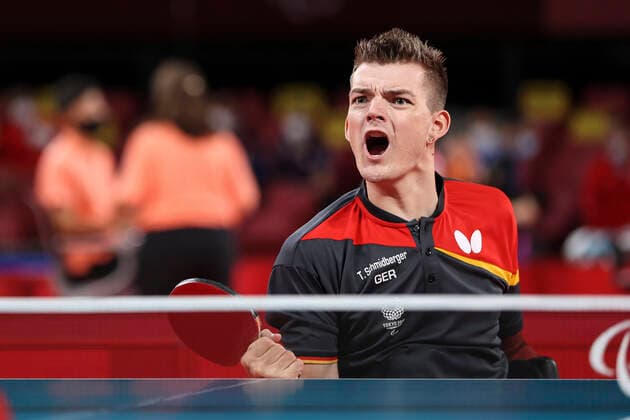 Bilder des Jahres 2021, Sport 08. August Sport Themen der Woche KW34 Sport Bilder des Tages Tokyo 2020 Paralympic Games, 25.08.21 TOKYO, JAPAN 25.08. - Thomas Schmidtberger (GER Borussia Duesseldorf) gegen Vladimir Toporkov (RPC) an Tag 1 der Tokyo 2020 Paralympic Games am 25.08.2021 im Tokyo Metropolitay Gymnasium in Tokyo (Japan). *** Tokyo 2020 Paralympic Games, 25 08 21 TOKYO, JAPAN 25 08 Thomas Schmidtberger GER Borussia Duesseldorf vs Vladimir Toporkov RPC on Day 1 of the Tokyo 2020 Paralympic Games on 25 08 2021 at Tokyo Metropolitay Gymnasium in Tokyo Japan Copyright: xBEAUTIFULxSPORTS AxelxKohringx