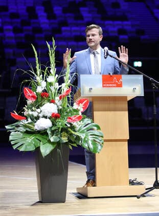 25.08.2021 - Basketball - Nürnberg Falcons Basketball Club NBC - Offizielle Einweihung der Kia Metropol Arena - Sportfoto Zink DaMa - Marcus König (Oberbürgermeister Stadt Nürnberg ) spricht Rede