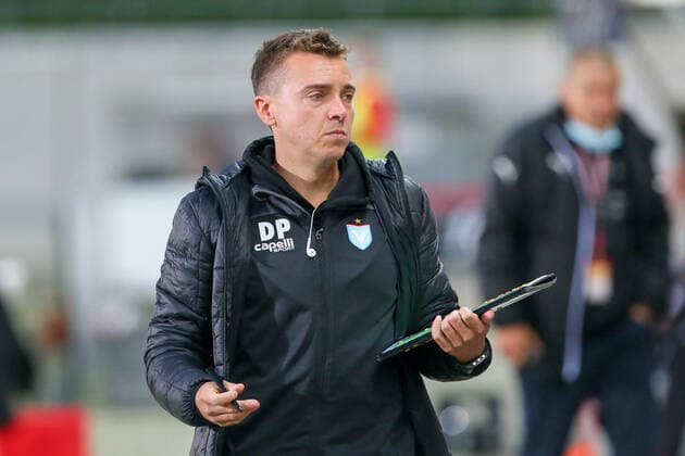 Zwickau, 24.08.2021, GGZ-Arena, Fußball, Männer, 3. Liga, Saison 2021 2022, 5. Spieltag , FSV Zwickau - FC Viktoria 1889 Berlin 1:1 (1:0) , Im Bild: Co-Trainer David Pietrzyk (Viktoria) , Gemäß den Vorgaben des DFB, Deutscher Fußball Bund, ist es untersagt, in dem Stadion und oder vom Spiel angefertigte Fotoaufnahmen in Form von Sequenzbildern und oder videoähnlichen Fotostrecken zu verwerten bzw. verwerten zu lassen. DFB regulations prohibit any use of photographs as image sequences and or quasi-video.