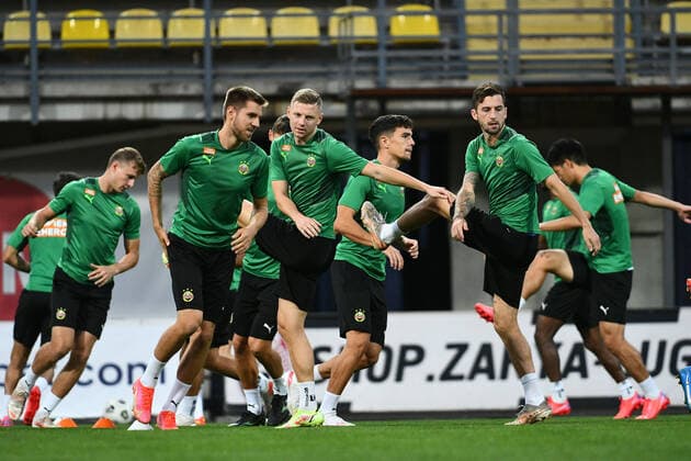 ZAPORIZHZHIA, UKRAINE - AUGUST 25, 2021 - Players of FC Rapid Austria are pictured during the open training ahead of the 2021 2022 UEFA Europa League play-off qualifier 2nd leg game against FC Zorya Luhansk , Zaporizhzhia, southeastern Ukraine, Zaporizhzhia, southeastern Ukraine Open training of FC Rapid in Zaporizhzhia  Copyright: xDmytroxSmoliyenkox