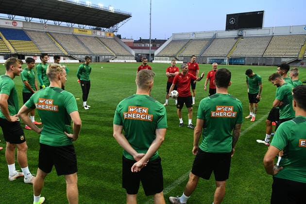 ZAPORIZHZHIA, UKRAINE - AUGUST 25, 2021 - Players of FC Rapid Austria are pictured during the open training ahead of the 2021 2022 UEFA Europa League play-off qualifier 2nd leg game against FC Zorya Luhansk , Zaporizhzhia, southeastern Ukraine, Zaporizhzhia, southeastern Ukraine Open training of FC Rapid in Zaporizhzhia  Copyright: xDmytroxSmoliyenkox