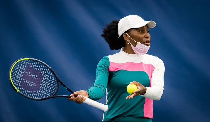August 25, 2021, CHICAGO, UNITED STATES: Venus Williams of the United States hosts a kids clinic at the 2021 WTA, Tennis Damen Chicago Womens Open WTA 250 tennis tournament CHICAGO UNITED STATES - ZUMAa181 20210825_zaa_a181_047 Copyright: xRobxPrangex