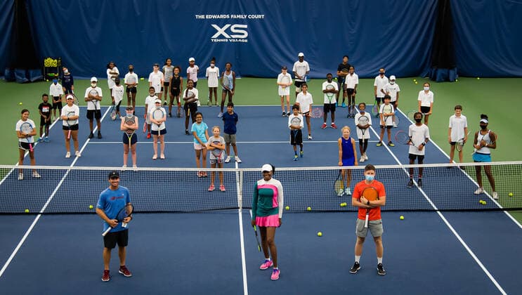 August 25, 2021, CHICAGO, UNITED STATES: Venus Williams of the United States hosts a kids clinic at the 2021 WTA, Tennis Damen Chicago Womens Open WTA 250 tennis tournament CHICAGO UNITED STATES - ZUMAa181 20210825_zaa_a181_052 Copyright: xRobxPrangex