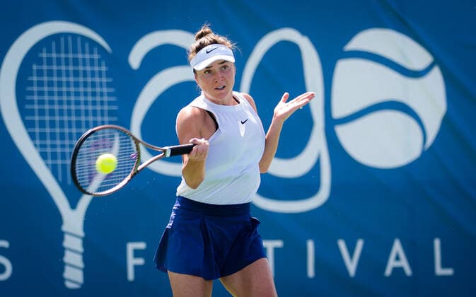 August 25, 2021, CHICAGO, UNITED STATES: Elina Svitolina of Ukraine in action during her second round match at the 2021 WTA, Tennis Damen Chicago Womens Open WTA 250 tennis tournament against Fiona Ferro of France CHICAGO UNITED STATES - ZUMAa181 20210825_zaa_a181_063 Copyright: xRobxPrangex