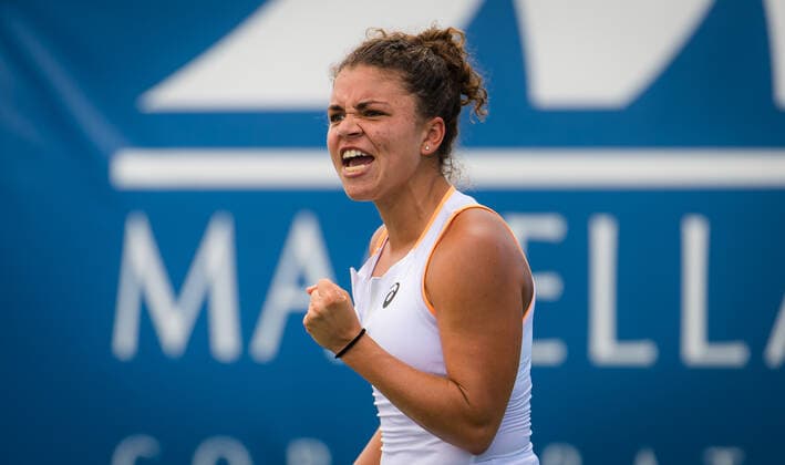 August 25, 2021, CHICAGO, UNITED STATES: Jasmine Paolini of Italy in action during her second-round match at the 2021 WTA, Tennis Damen Chicago Womens Open WTA 250 tennis tournament against Alize Cornet of France CHICAGO UNITED STATES - ZUMAa181 20210825_zaa_a181_082 Copyright: xRobxPrangex