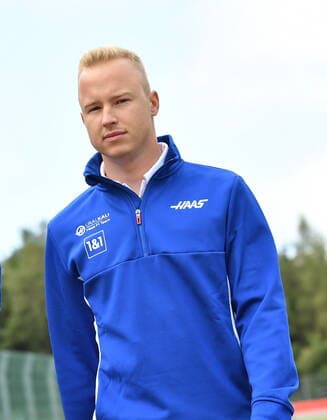 FORMULA 1 ROLEX BELGIAN GRAND PRIX 2021 26.08.2021, Circuit de Spa-Francorchamps, Spa-Franchorchamps, FORMULA 1 ROLEX BELGIAN GRAND PRIX 2021 , im Bild Nikita Mazepin (RUS 9), Haas F1 Team geht mit seinen Ingenieuren über die Strecke.