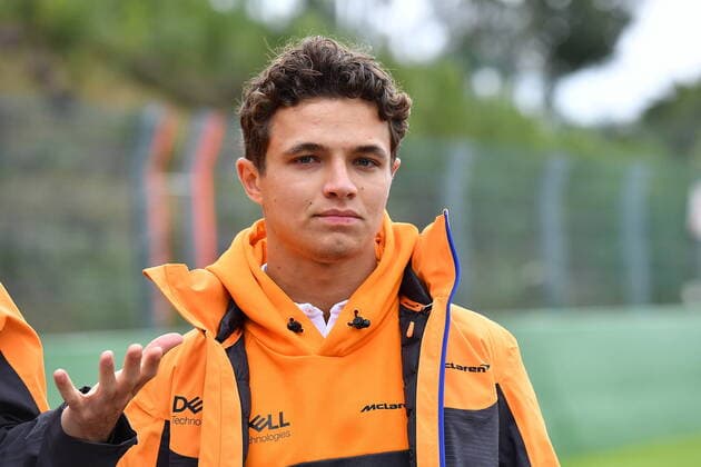 FORMULA 1 ROLEX BELGIAN GRAND PRIX 2021 26.08.2021, Circuit de Spa-Francorchamps, Spa-Franchorchamps, FORMULA 1 ROLEX BELGIAN GRAND PRIX 2021 , im Bild Lando Norris (GBR 4), McLaren F1 Team geht mit seinen Ingenieuren über die Strecke.