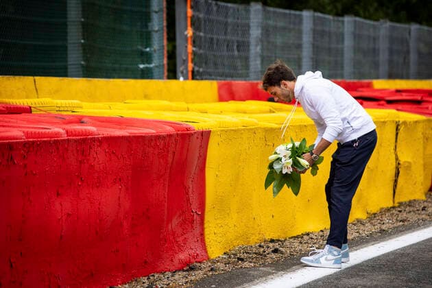 GASLY Pierre (fra), Scuderia AlphaTauri Honda AT02, portrait bringing flowers in the Raidillon in memory of Anthoine Hubert during the Formula 1 Belgium Grand Prix, 12th round of the 2021 FIA Formula One World Championship, WM, Weltmeisterschaft from August 27 to 29, 2021 on the Circuit de Spa-Francorchamps, in Stavelot, near LiÃ‹ge, Belgium FORMULE 1 : Grand prix de belgique - 26 08 2021 DPPI PANORAMIC 