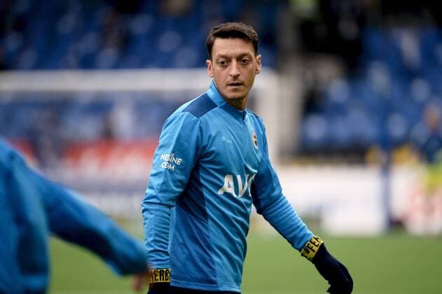 Fußball, EL Playoff, HJK Helsinki - Fenerbahce Istanbul Mesut Özil of Fenerbahce warms up before the football UEFA Europa League play-off match between HJK and Fenerbahce in Helsinki, Finland on August 26, 2021. Helsinki Finland LKFTVX20210826183844FXMQ  Copyright: xMikkoxStigx