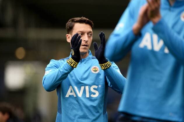Fußball, EL Playoff, HJK Helsinki - Fenerbahce Istanbul Mesut Özil of Fenerbahce warms up before the football UEFA Europa League play-off match between HJK and Fenerbahce in Helsinki, Finland on August 26, 2021. Helsinki Finland LKFTVX20210826184053ELOV  Copyright: xMikkoxStigx