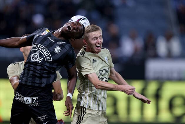 SOCCER - UEFA EL, Sturm vs Mura GRAZ,AUSTRIA,26.AUG.21 - SOCCER - UEFA Europa League play off, SK Sturm Graz vs NS Mura. Image shows Kelvin Yeboah (Sturm) and Zan Karnicnik (Mura).  GEPAxpictures xHansxOberlaender