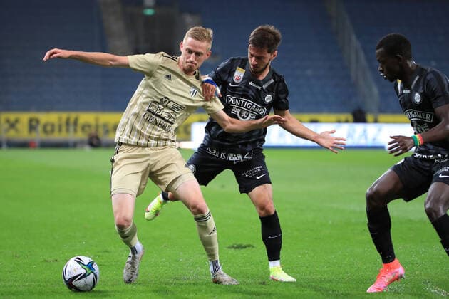 SOCCER - UEFA EL, Sturm vs Mura GRAZ,AUSTRIA,26.AUG.21 - SOCCER - UEFA Europa League play off, SK Sturm Graz vs NS Mura. Image shows Zan Karnicnik (Mura), Otar Kiteishvili and Amadou Dante (Sturm).  GEPAxpictures xMarioxBuehner