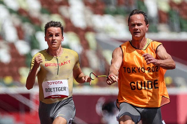 Bilder des Jahres 2021, Sport 08. August Sport Themen der Woche KW34 Sport Bilder des Tages Tokyo 2020 Paralympic Games, 27.08.21 TOKYO, JAPAN 27.08. Marcel Boettger (GER TV Wattenscheid 01), Alexander Kosenkow (GER TV Wattenscheid Guide ) an Tag 3 der Tokyo 2020 Paralympic Games am 27.08.2021 im Tokyo Metropolitan Gymnasium in Tokyo (Japan). *** Tokyo 2020 Paralympic Games, 27 08 21 TOKYO, JAPAN 27 08 Marcel Boettger GER TV Wattenscheid 01 , Alexander Kosenkow GER TV Wattenscheid Guide on Day 3 of the Tokyo 2020 Paralympic Games on 27 08 2021 at Tokyo Metropolitan Gymnasium in Tokyo Japan Copyright: xBEAUTIFULxSPORTS AxelxKohringx