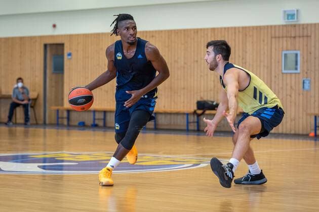 Basketball Berlin 26.08.2021 1. Bundesliga BBL Euroleague Saison 2021 2022 Training Jaleen Smith (Alba Berlin, No.03) Tamir Blatt (Alba Berlin, No.45) re.