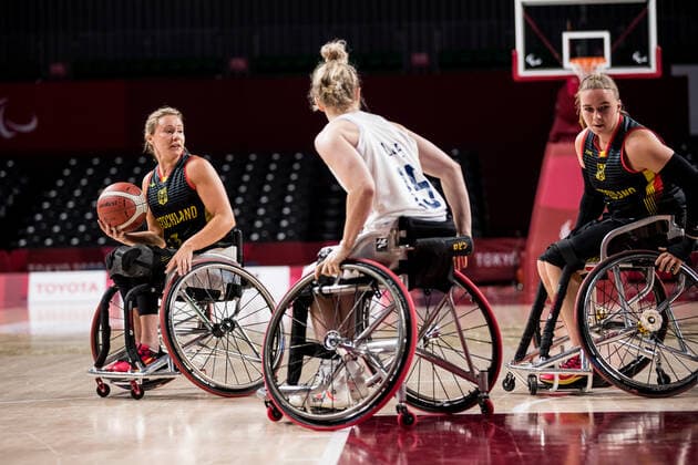 Tokyo 2020 Paralympic Games (Rollstuhlbasketball), 27.08.2021 TOKYO, JAPAN 27. August - Rollstuhlbasketball, Grossbritannien gegen Deutschland Damen, an Tag 3 der Tokyo 2020 Paralympic Games am 27.08.2021 im Musashino Forest Plaza in Tokyo Japan. Svenja Mayer ( 13, Deutschland), Robyn Love ( 15, Grossbritannien) Copyright: xBEAUTIFULxSPORTS Wunderlx