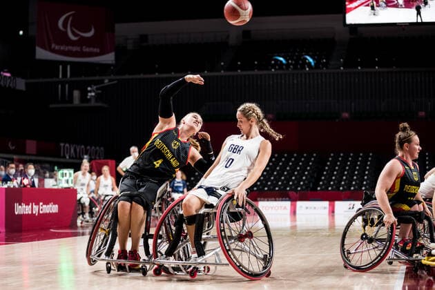 Tokyo 2020 Paralympic Games (Rollstuhlbasketball), 27.08.2021 TOKYO, JAPAN 27. August - Rollstuhlbasketball, Grossbritannien gegen Deutschland Damen, an Tag 3 der Tokyo 2020 Paralympic Games am 27.08.2021 im Musashino Forest Plaza in Tokyo Japan. Mareike Miller ( 4, Deutschland), Amy Conroy ( 10, Grossbritannien) Copyright: xBEAUTIFULxSPORTS Wunderlx