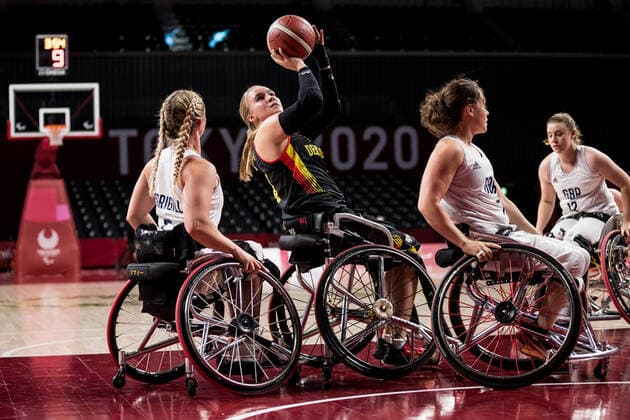 Tokyo 2020 Paralympic Games (Rollstuhlbasketball), 27.08.2021 TOKYO, JAPAN 27. August - Rollstuhlbasketball, Grossbritannien gegen Deutschland Damen, an Tag 3 der Tokyo 2020 Paralympic Games am 27.08.2021 im Musashino Forest Plaza in Tokyo Japan. Sophie Carrigill ( 5, Grossbritannien), Mareike Miller ( 4, Deutschland), Helen Freeman ( 7, Grossbritannien) Copyright: xBEAUTIFULxSPORTS Wunderlx