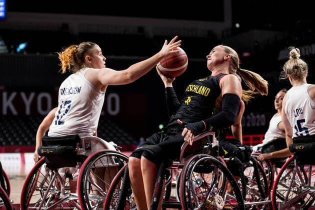 Tokyo 2020 Paralympic Games (Rollstuhlbasketball), 27.08.2021 TOKYO, JAPAN 27. August - Rollstuhlbasketball, Grossbritannien gegen Deutschland Damen, an Tag 3 der Tokyo 2020 Paralympic Games am 27.08.2021 im Musashino Forest Plaza in Tokyo Japan. Lucy Robinson ( 12, Grossbritannien), Mareike Miller ( 4, Deutschland) Copyright: xBEAUTIFULxSPORTS Wunderlx