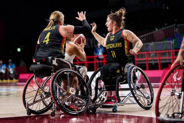 Tokyo 2020 Paralympic Games (Rollstuhlbasketball), 27.08.2021 TOKYO, JAPAN 27. August - Rollstuhlbasketball, Grossbritannien gegen Deutschland Damen, an Tag 3 der Tokyo 2020 Paralympic Games am 27.08.2021 im Musashino Forest Plaza in Tokyo Japan. Mareike Miller ( 4, Deutschland), Maya Lindholm ( 11, Deutschland) Copyright: xBEAUTIFULxSPORTS Wunderlx