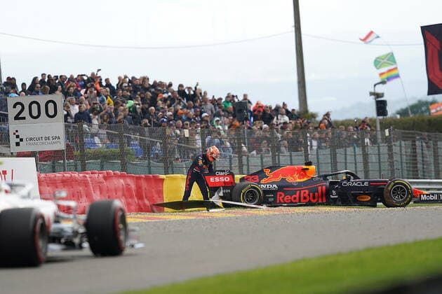 FORMULA 1 ROLEX BELGIAN GRAND PRIX 2021 27.08.2021, Circuit de Spa-Francorchamps, Spa-Franchorchamps, FORMULA 1 ROLEX BELGIAN GRAND PRIX 2021 , im Bild Unfall von Max Verstappen (NEL 33), Red Bull Racing Honda
