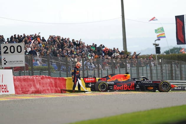 FORMULA 1 ROLEX BELGIAN GRAND PRIX 2021 27.08.2021, Circuit de Spa-Francorchamps, Spa-Franchorchamps, FORMULA 1 ROLEX BELGIAN GRAND PRIX 2021 , im Bild Unfall von Max Verstappen (NEL 33), Red Bull Racing Honda
