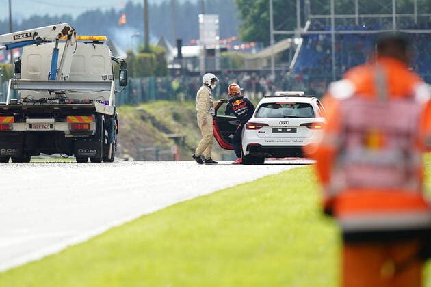 FORMULA 1 ROLEX BELGIAN GRAND PRIX 2021 27.08.2021, Circuit de Spa-Francorchamps, Spa-Franchorchamps, FORMULA 1 ROLEX BELGIAN GRAND PRIX 2021 , im Bild Unfall von Max Verstappen (NEL 33), Red Bull Racing Honda