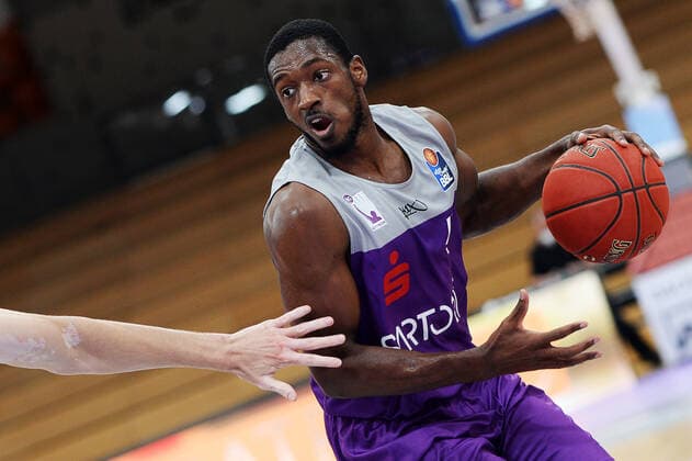 BG Göttingen - Eisbären Bremerhaven 28.08.2021, Basketball-Bundesliga, Saison 2021 2022, Vorbereitung, BG Göttingen - Eisbären Bremerhaven. Göttingens Kamar Baldwin am Ball. Göttingen Niedersachsen Deutschland